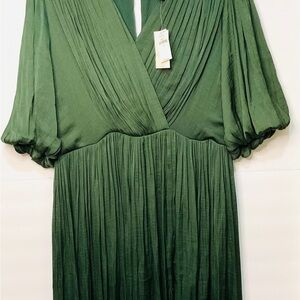 Banana Republic Olive Green Pleated Maxi Dress V-Neck Short Sleeve Size 12 NWT